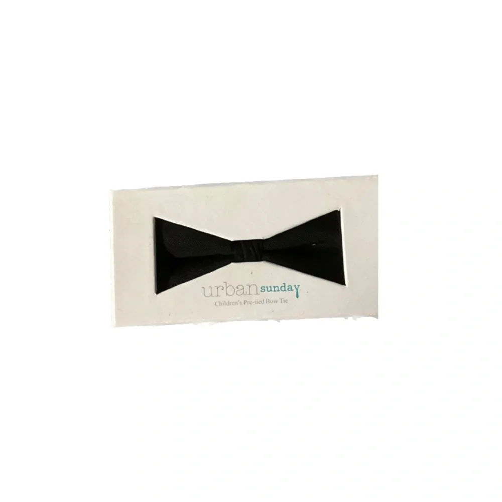 Urban Sunday pre tied bowtie